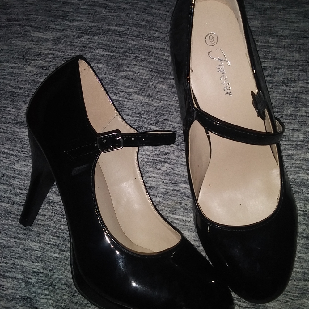 Maryjane pumps